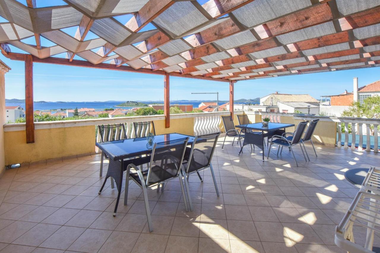 Apartments Flora Pakoštane Zewnętrze zdjęcie