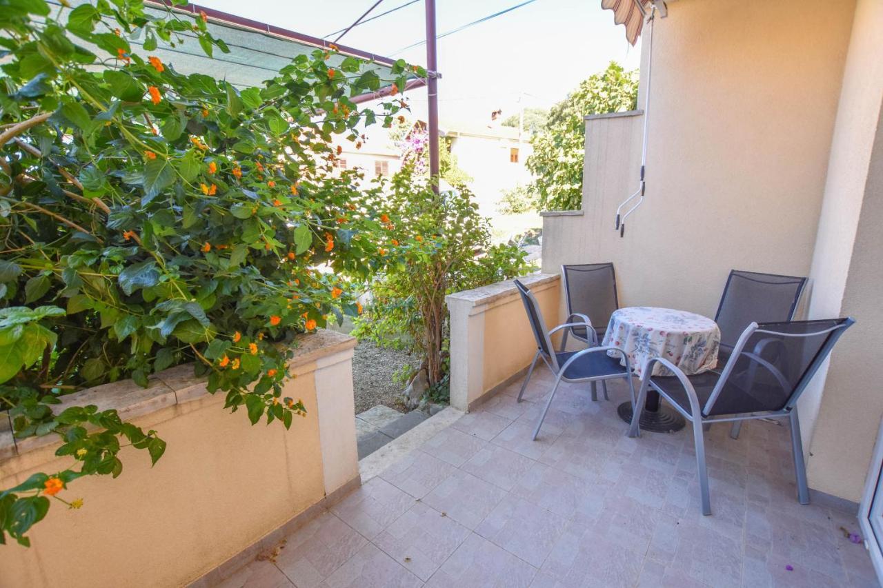 Apartments Flora Pakoštane Zewnętrze zdjęcie