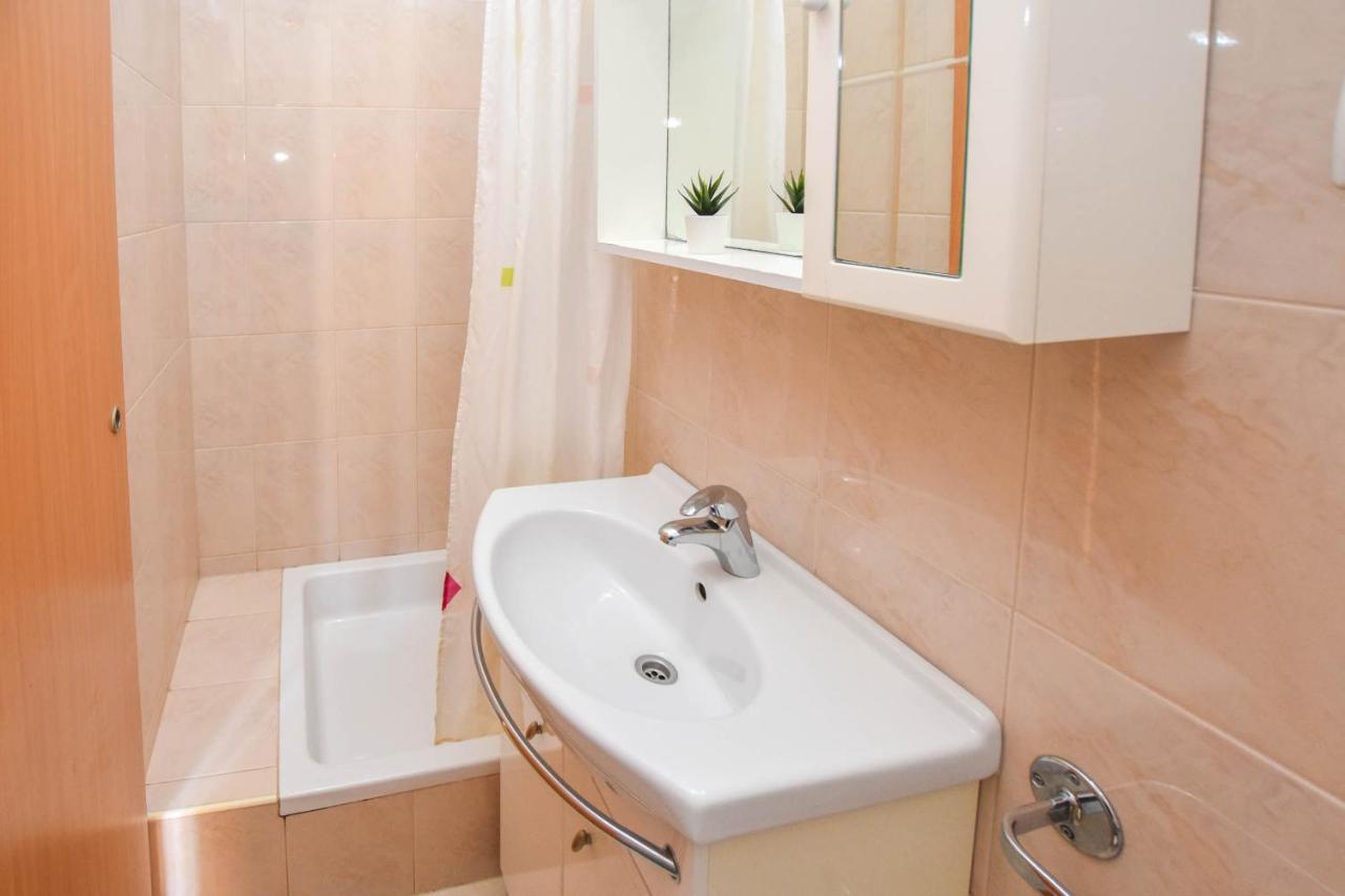 Apartments Flora Pakoštane Zewnętrze zdjęcie