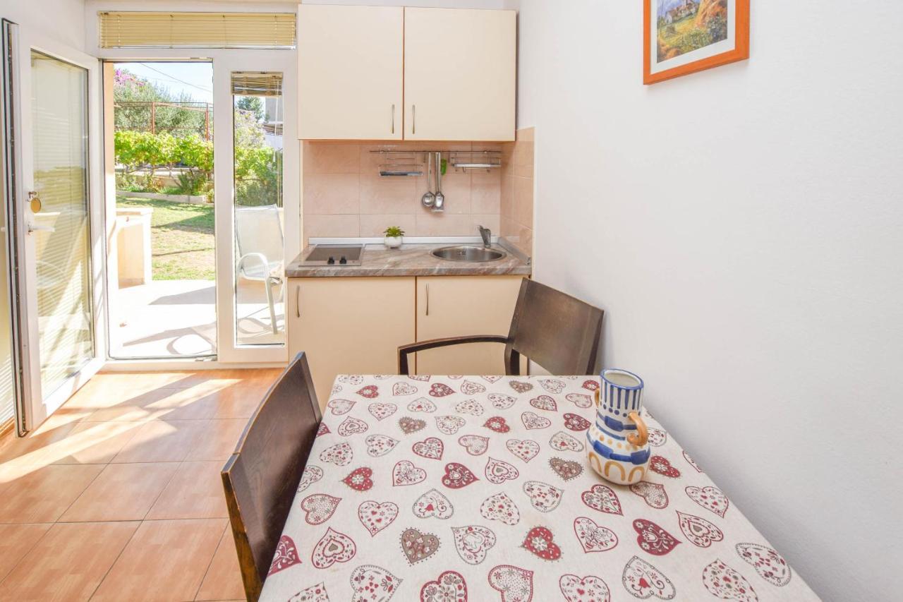 Apartments Flora Pakoštane Zewnętrze zdjęcie