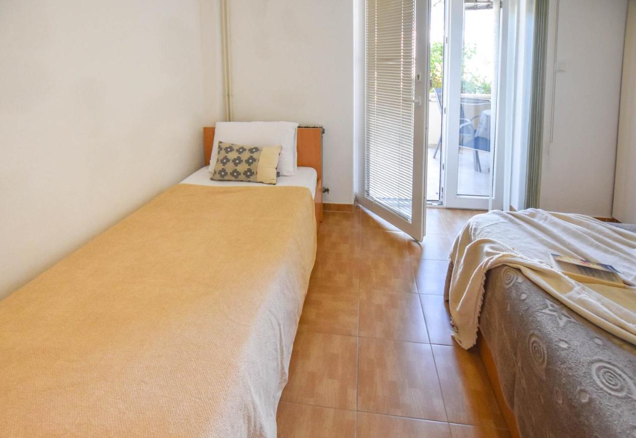 Apartments Flora Pakoštane Zewnętrze zdjęcie