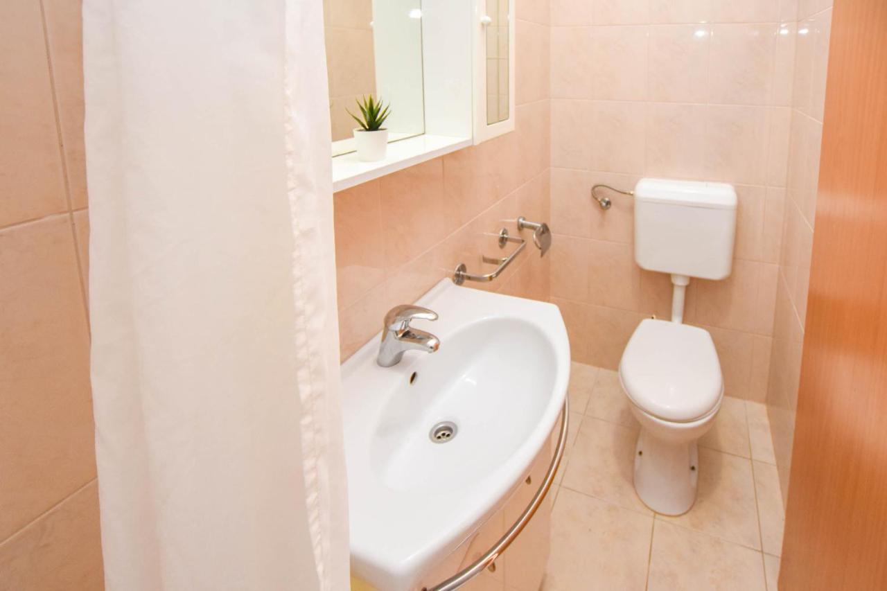 Apartments Flora Pakoštane Zewnętrze zdjęcie