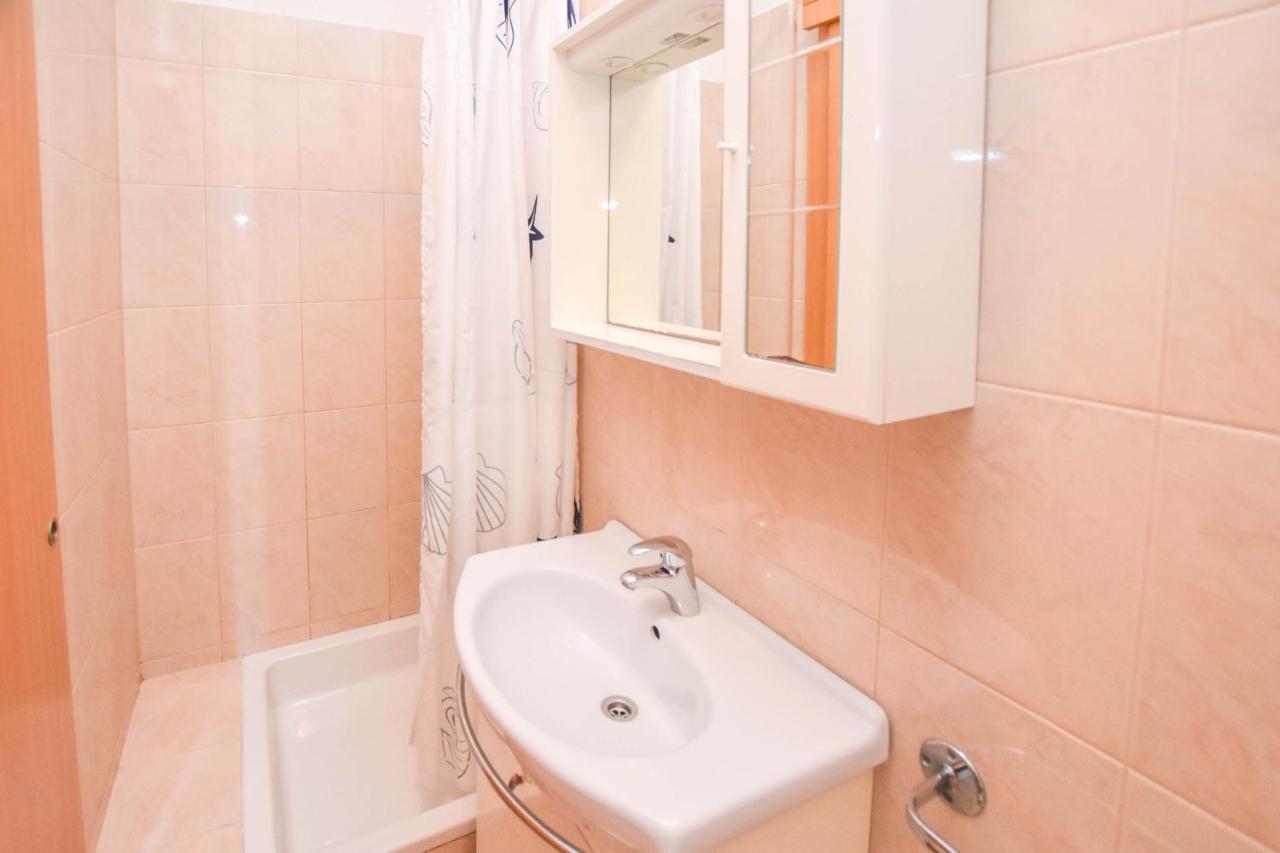 Apartments Flora Pakoštane Zewnętrze zdjęcie