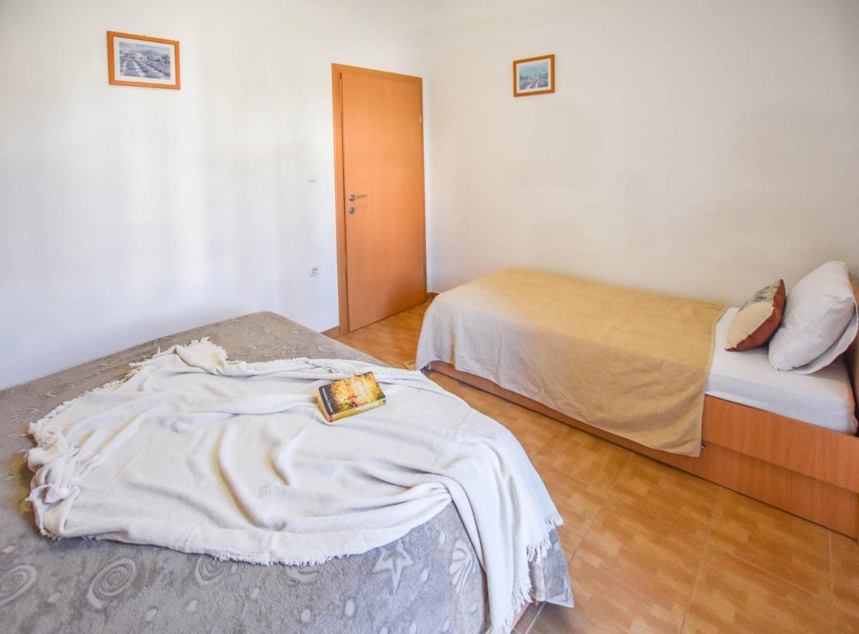 Apartments Flora Pakoštane Zewnętrze zdjęcie