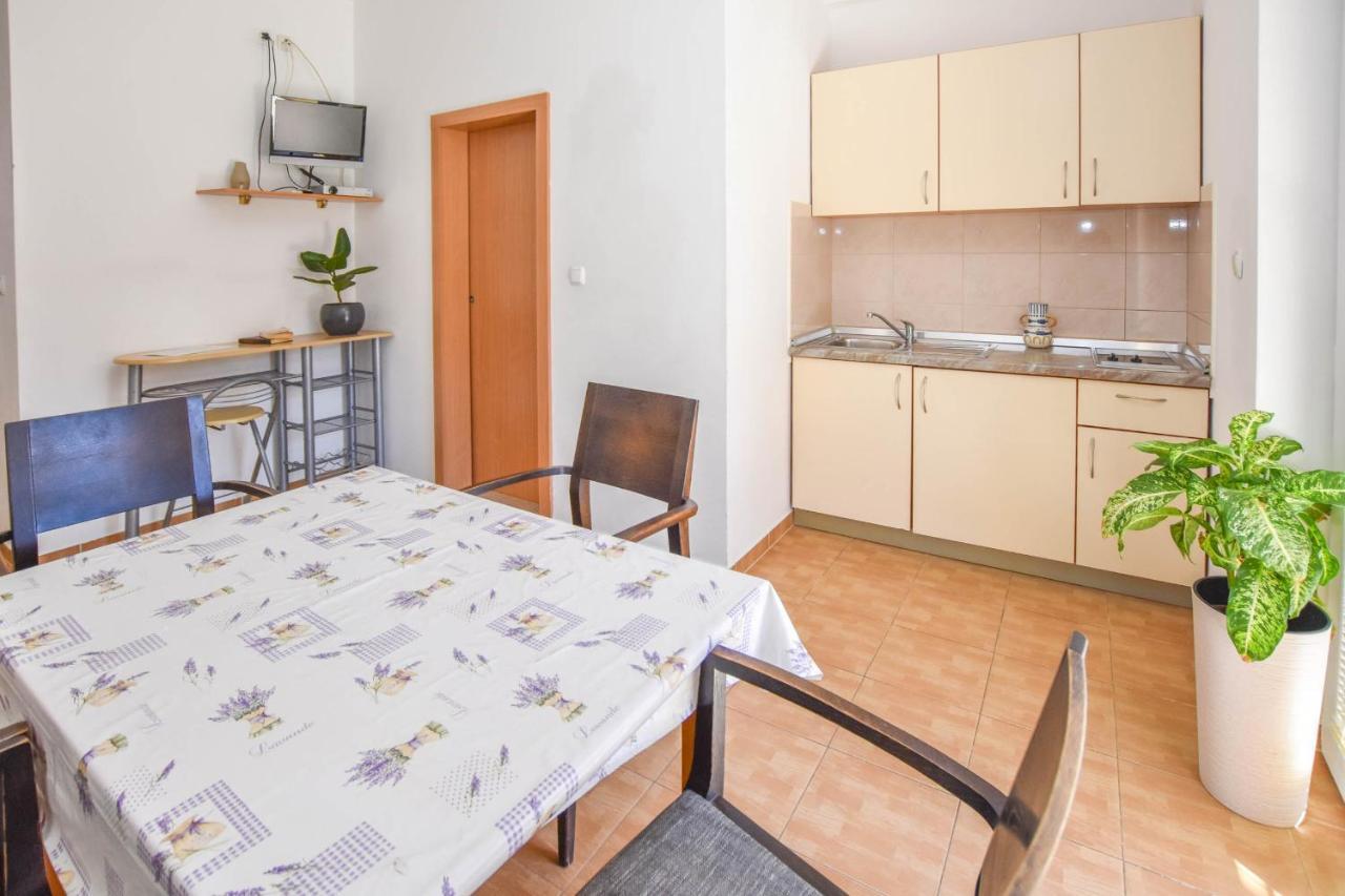 Apartments Flora Pakoštane Zewnętrze zdjęcie
