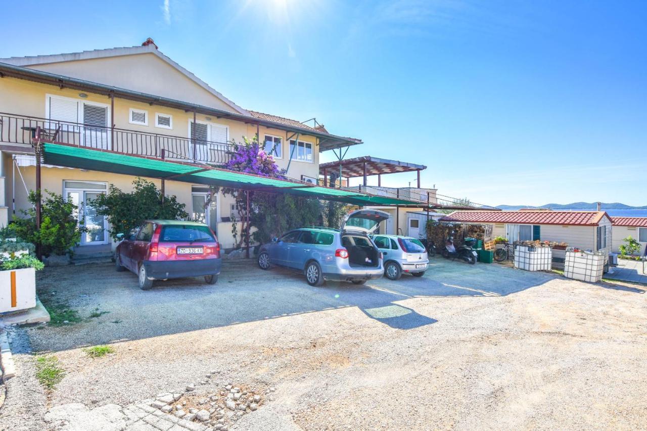 Apartments Flora Pakoštane Zewnętrze zdjęcie