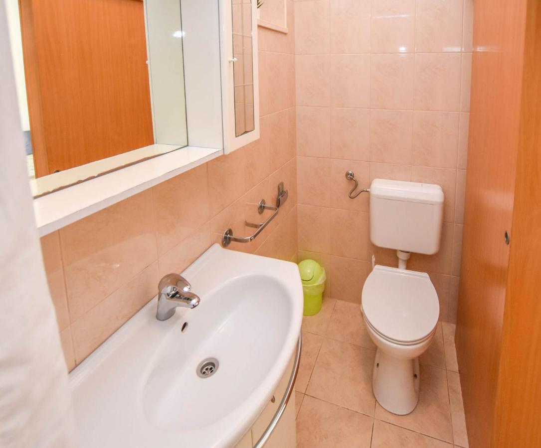 Apartments Flora Pakoštane Zewnętrze zdjęcie