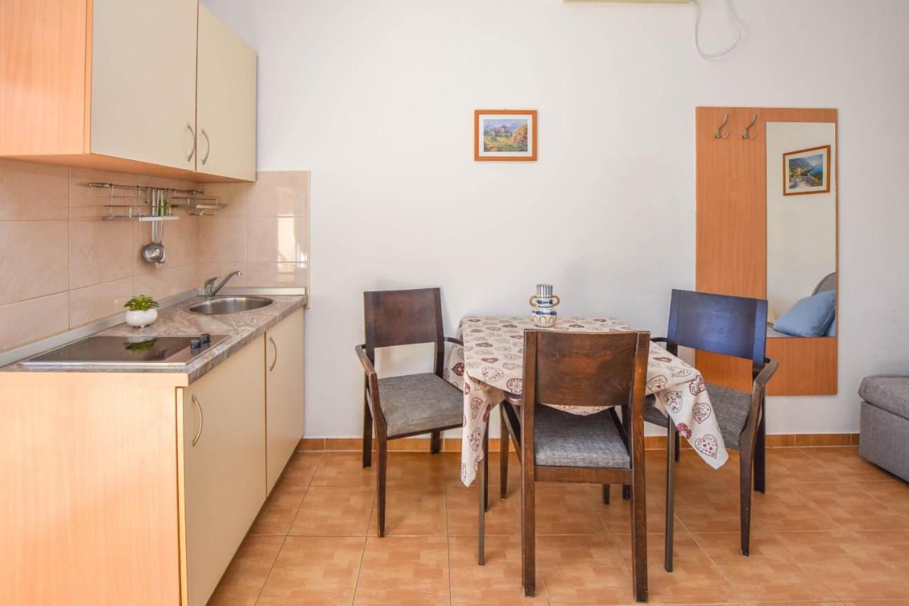 Apartments Flora Pakoštane Zewnętrze zdjęcie