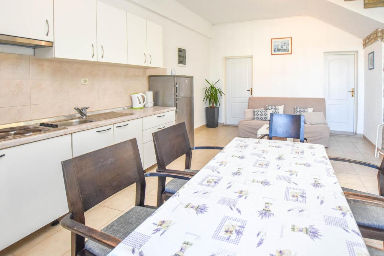 Apartments Flora Pakoštane Zewnętrze zdjęcie