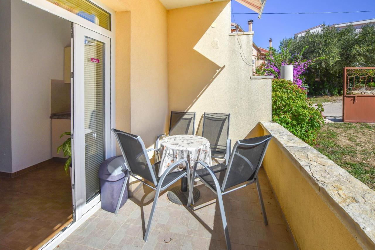 Apartments Flora Pakoštane Zewnętrze zdjęcie