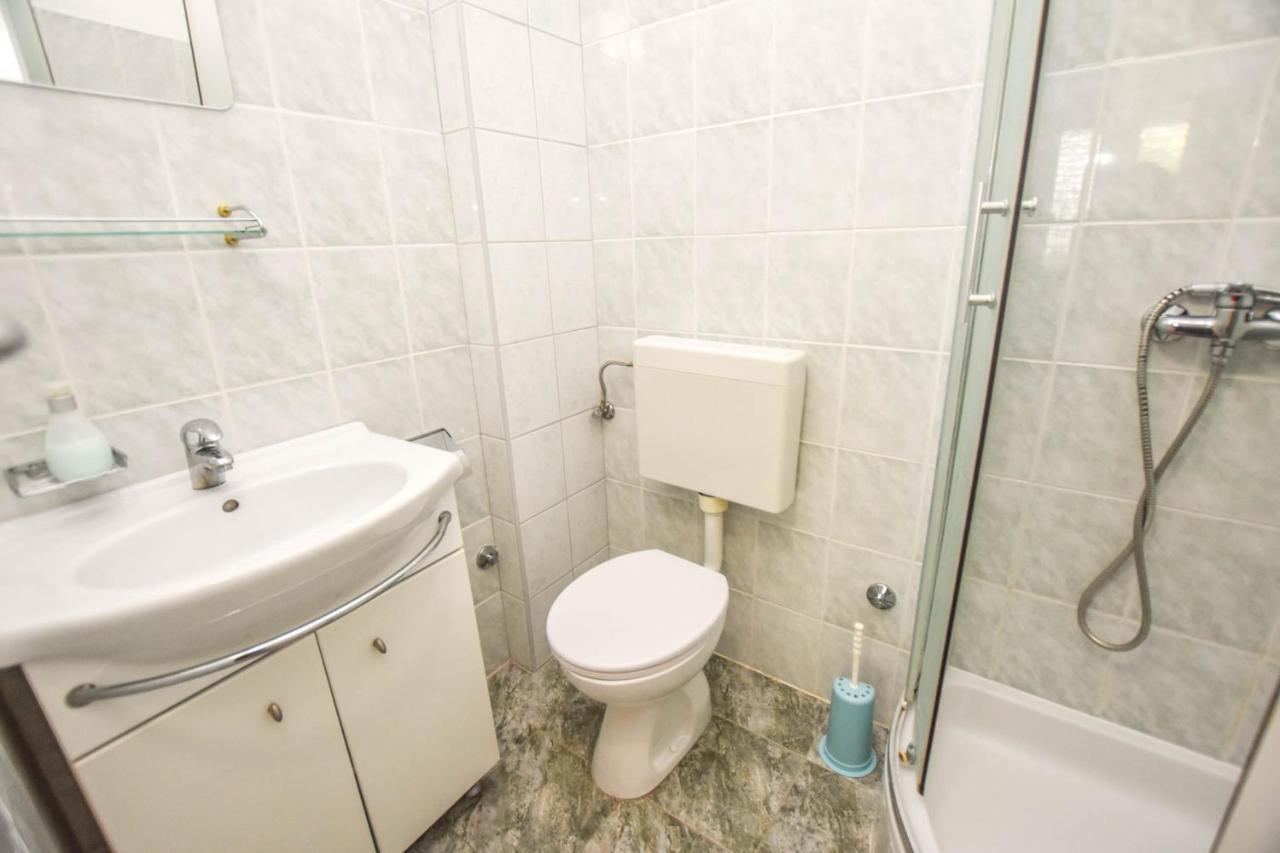 Apartments Flora Pakoštane Zewnętrze zdjęcie