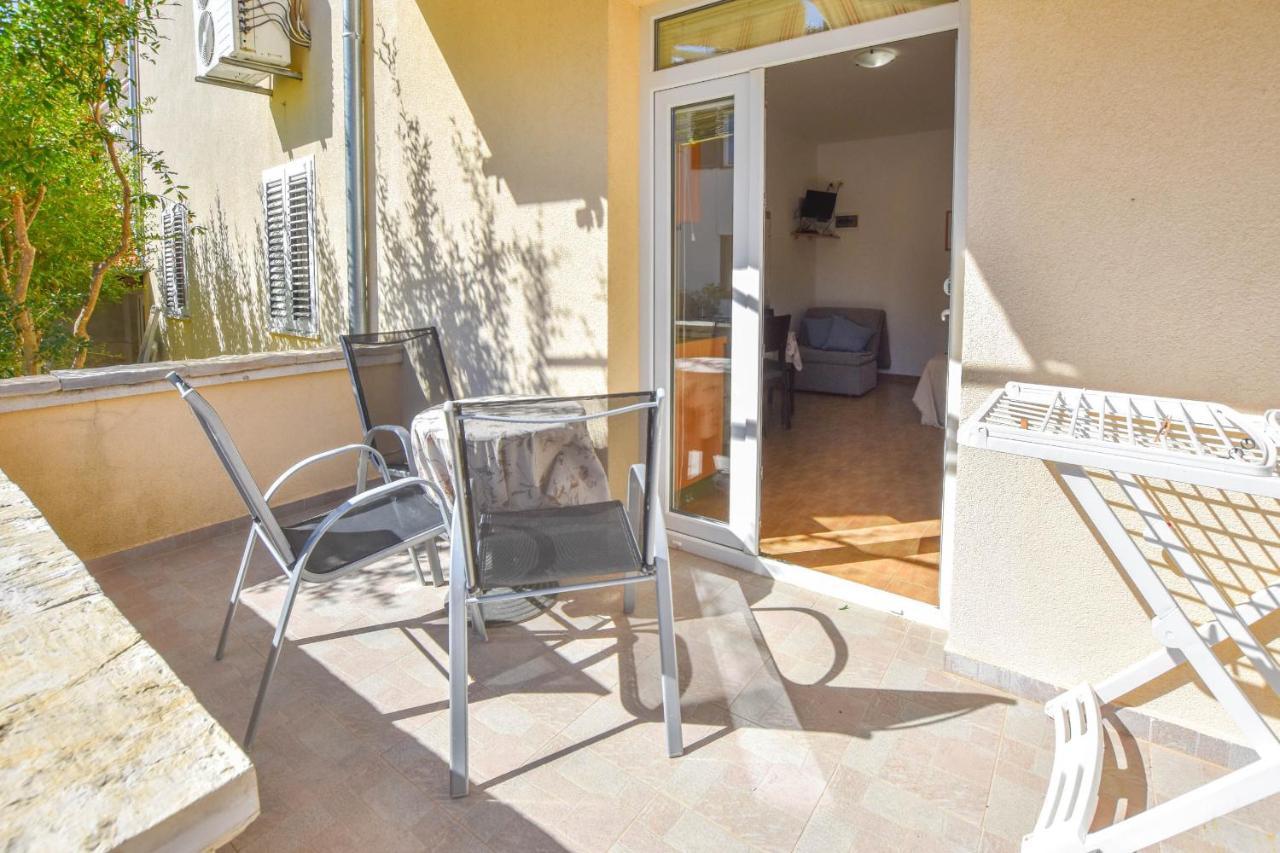 Apartments Flora Pakoštane Zewnętrze zdjęcie