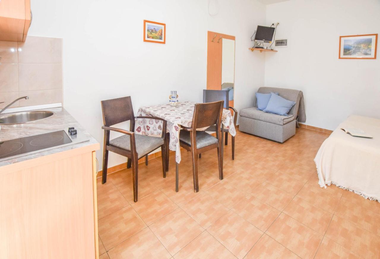 Apartments Flora Pakoštane Zewnętrze zdjęcie