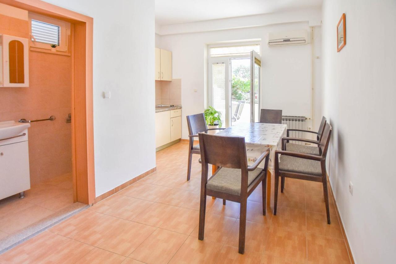 Apartments Flora Pakoštane Zewnętrze zdjęcie