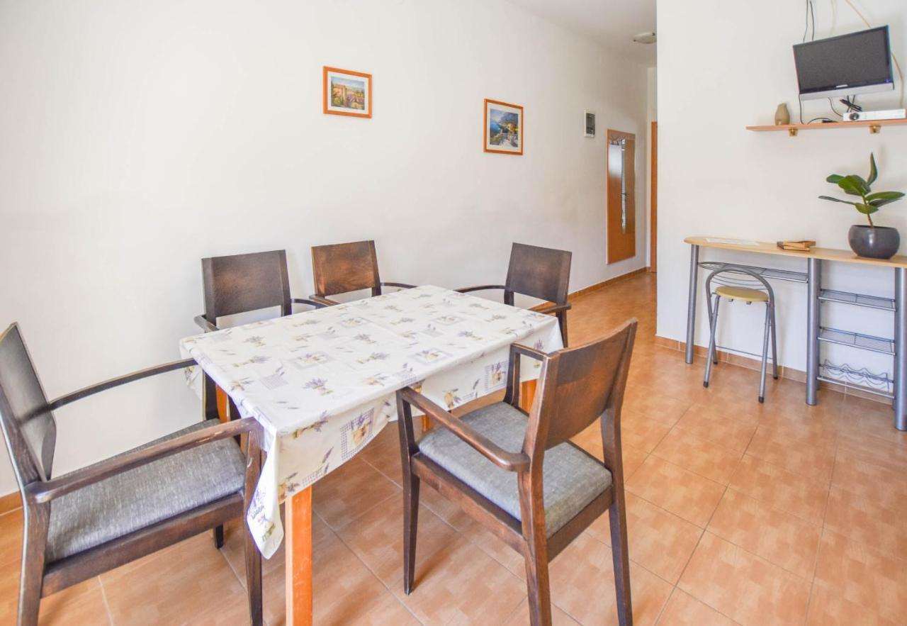 Apartments Flora Pakoštane Zewnętrze zdjęcie