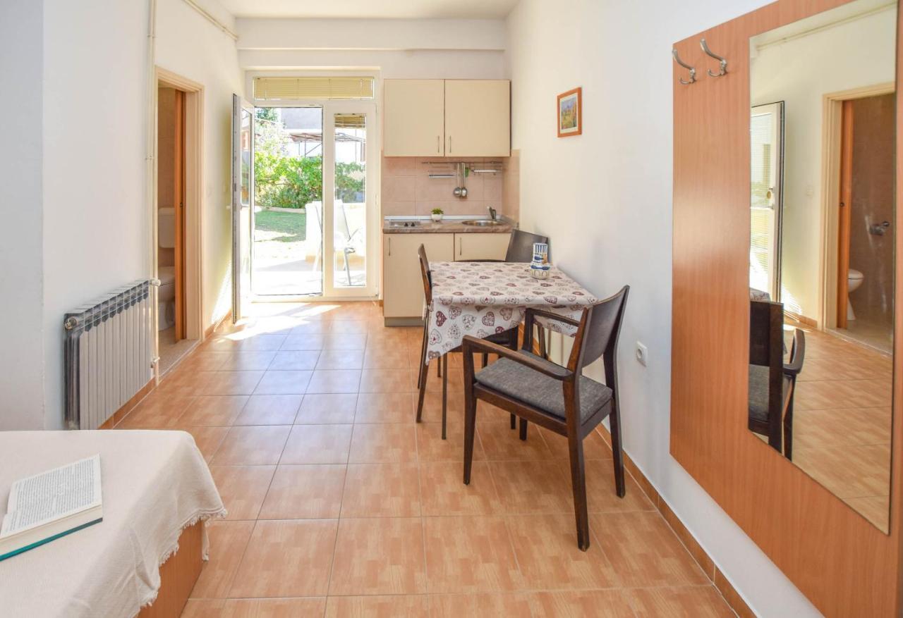 Apartments Flora Pakoštane Zewnętrze zdjęcie